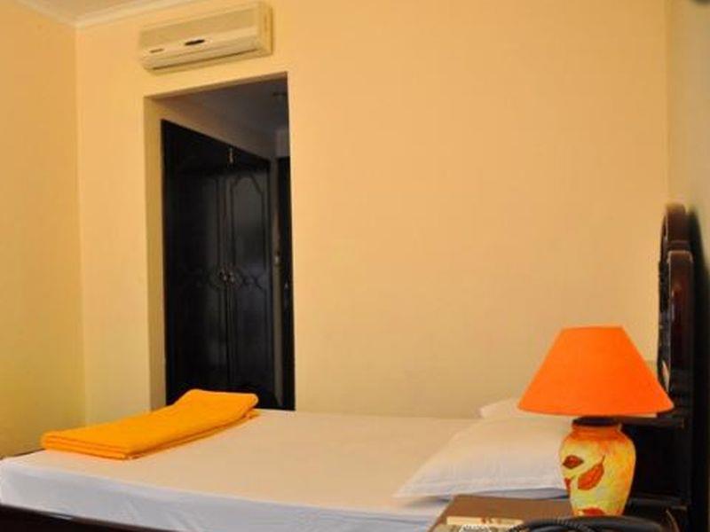 Ha Tien Hotel Екстер'єр фото